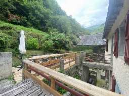 Belle maison de montagne dans une village des Pyrenees